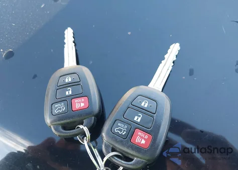 2016 Toyota Rav4 Xle z USA, uszkodzony, nr VIN 2T3RFREV6GW471980